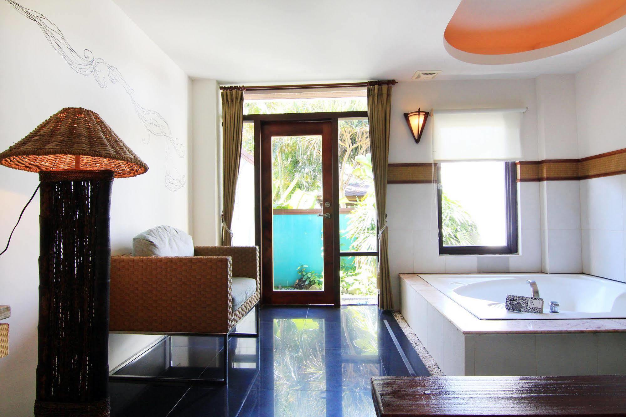 Palm Villa Guesthouse Nantou Ngoại thất bức ảnh